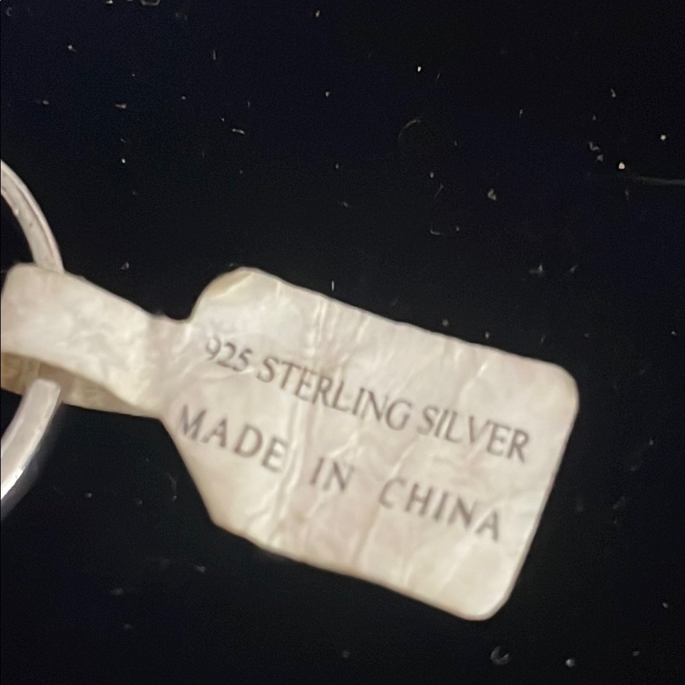 Elegant Silver Ring with Clear Stone - Picture 5 of 6